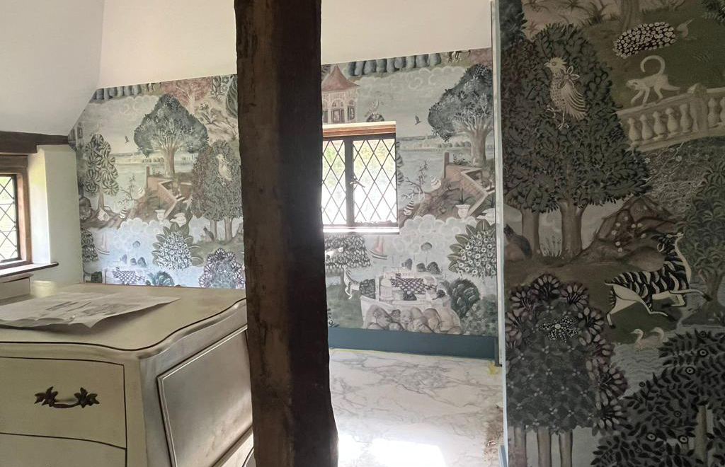 Mural wallpaper hanging